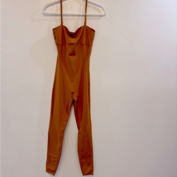 WELLBEING & BEINGWELL flow well fleur burnt orange jumpsuit NWOT - Picture 2 of 5